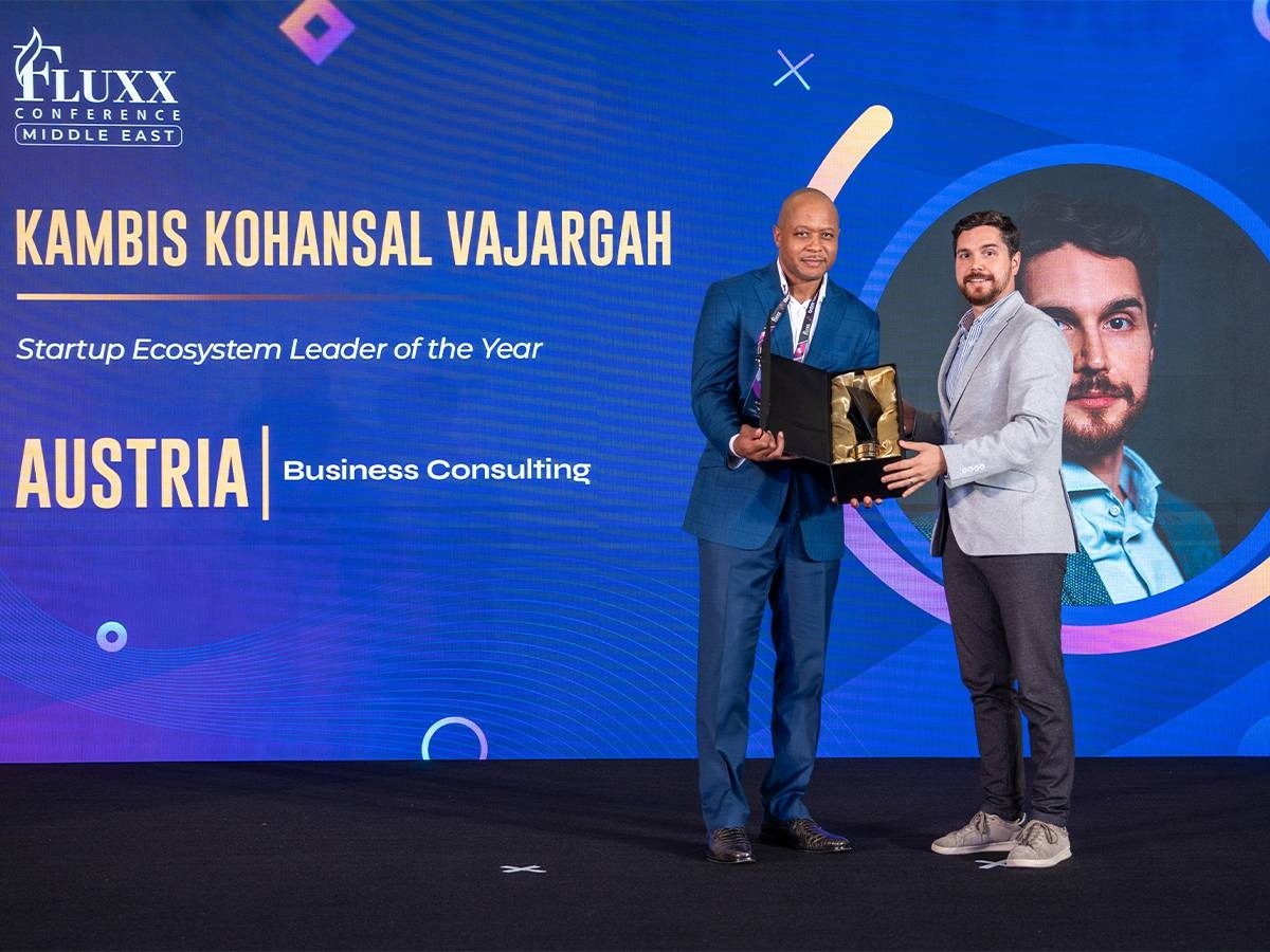 Kambis Kohansal Vajargah honoured on stage at Fluxx Conference